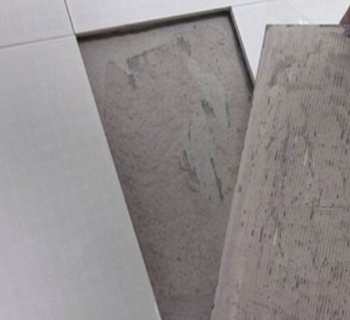 汉中瓷砖空鼓维修公司分享瓷砖铺贴时如果打浆（即涂抹在瓷砖背面和基层上的砂浆或瓷砖胶）过少，会带来以下问题